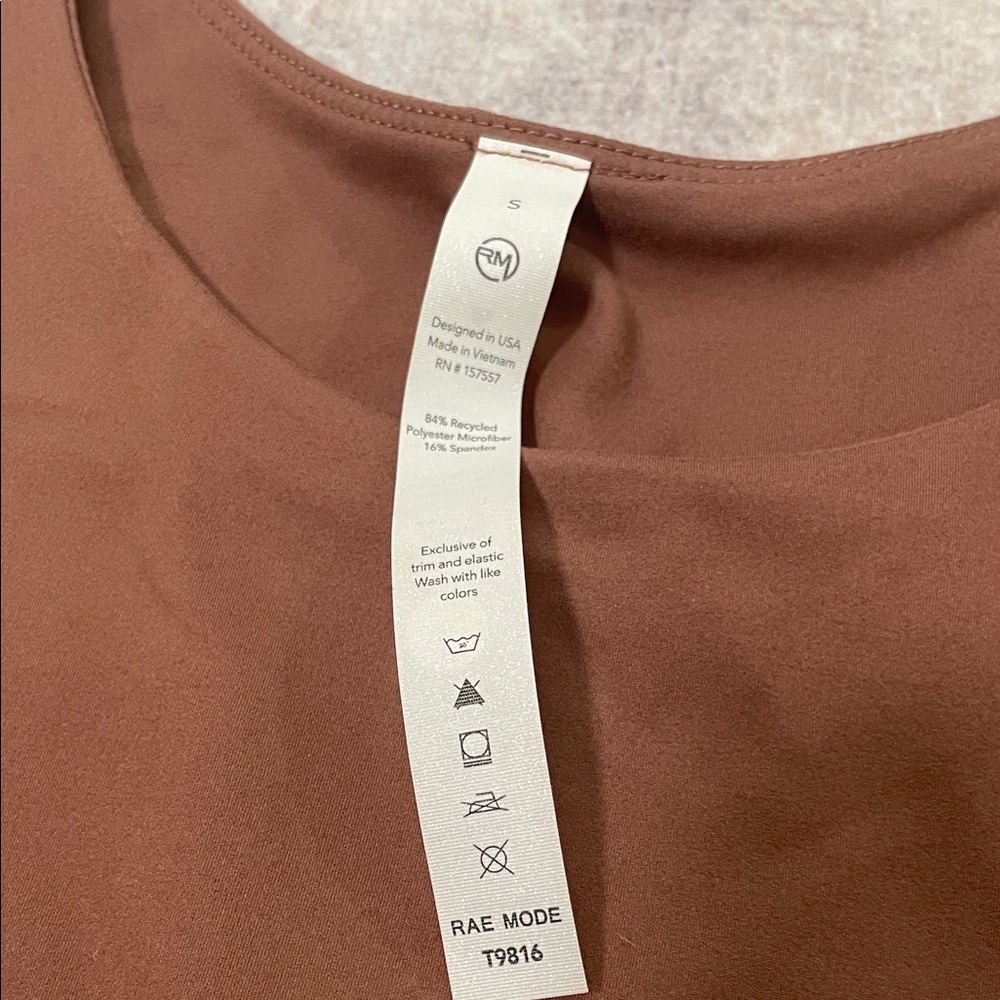 Basic Layering Tank - Picture 2 of 5